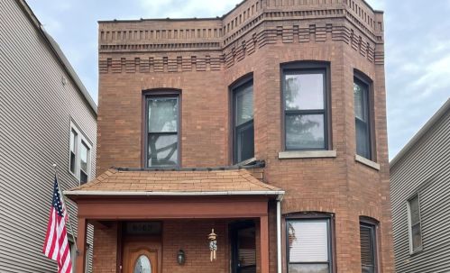 3107 Bernard St, Chicago, IL 60618-6714