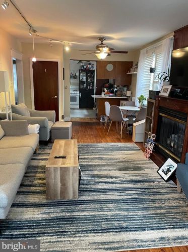 21 8th Ave, Runnemede, NJ 08078-1122