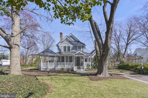 752 Grace St, Herndon, VA 20170-3703