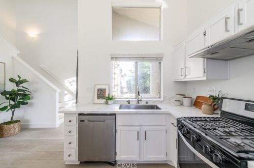 1407 Elmhurst, Irvine CA  92618-4023 exterior
