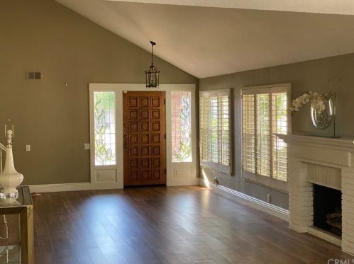 10 Vispera, Irvine CA  92620-2127 exterior