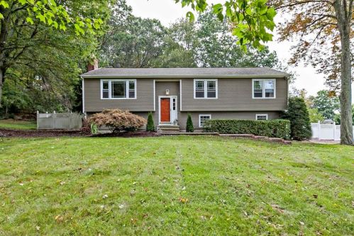 115 Big Horn Rd, Huntington, CT 06484-1873