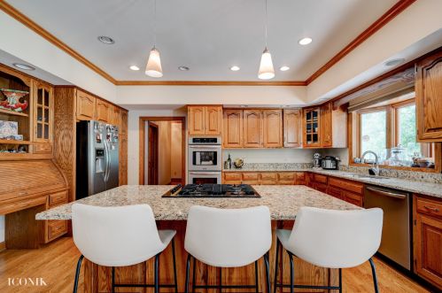 1547 Pine Lake Dr, Naperville IL  60564-9791 exterior