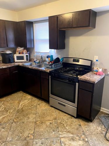 927 148th St, Dolton, IL 60419-2210