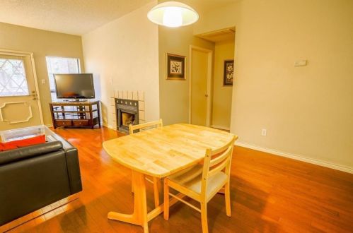 806 24th St, Austin, TX 78705-4730