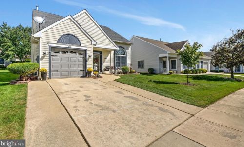 86 Horseshoe Ln, Columbus, NJ 08022-1062