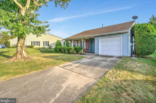 29 Carriage Hill Ln, Columbus, NJ 08022-1031
