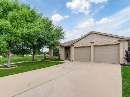 1701 Crested Butte Dr, Fort Worth, TX 76131-5396