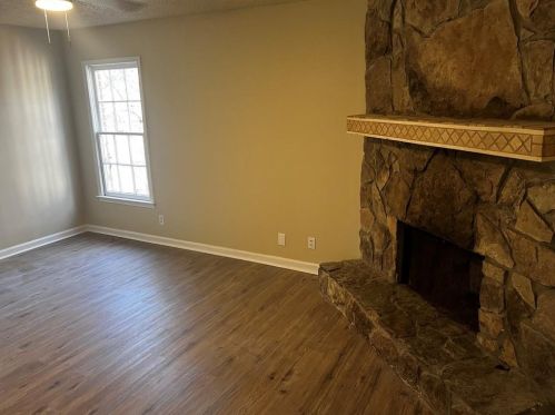 4965 Chinaberry Dr, Lilburn, GA 30047-4945