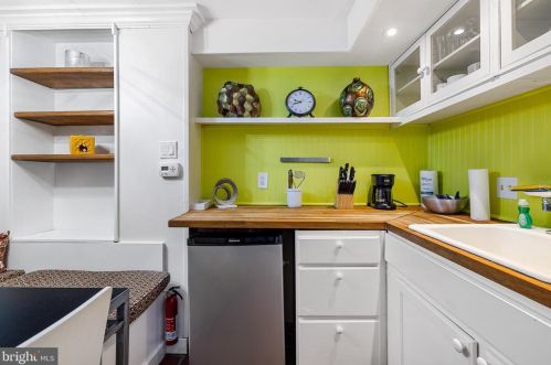 228 Catharine St, Philadelphia, PA 19147-3356