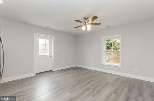 322 Mildred St, Charles Town, WV 25414-1834