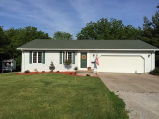 703 5th Ave, Aledo, IL 61231-1033