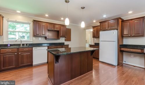 136 Woodcock Ave, Shepherdstown, WV 25443-9541