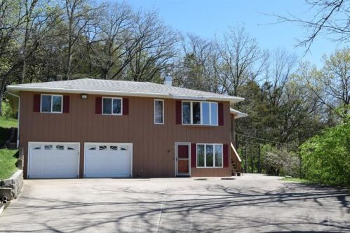 4605 Bluff Rd, Sawyer, IA 52627-9576
