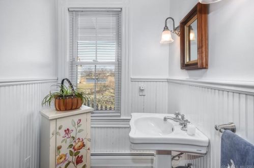 16 Burwell St, Norwalk CT  06854-4703 exterior