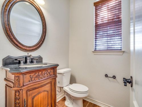 2507 Gln Morris Rd, Carrollton TX 75007-1916 exterior