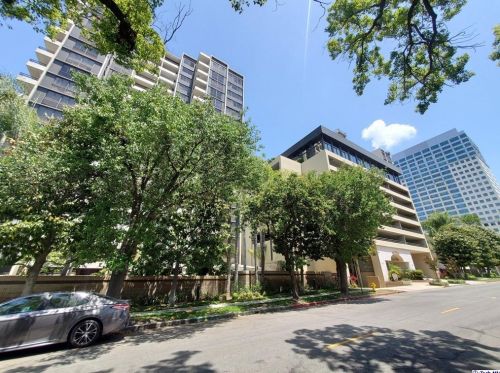 345 Pioneer Dr, Glendale CA  91203-1787 exterior