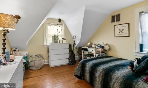 320 Chestnut St, Tavistock NJ 08033-1810 exterior