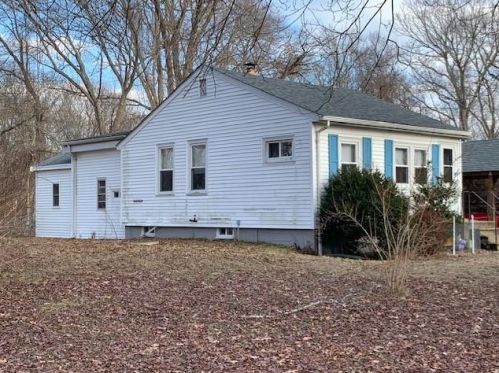 40 Armstrong Ave, Warwick, RI 02889-4902