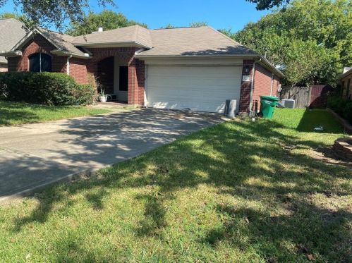 6631 Grant Dr, Richmond TX  77469-6072 exterior