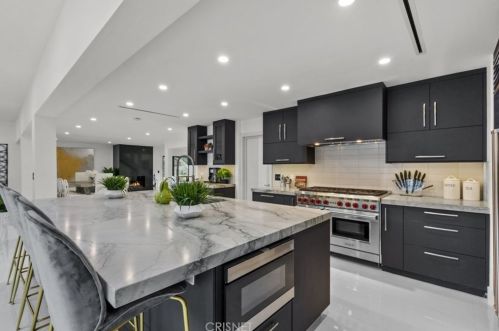 2434 Delisle Ct, Glendale CA  91208-2210 exterior
