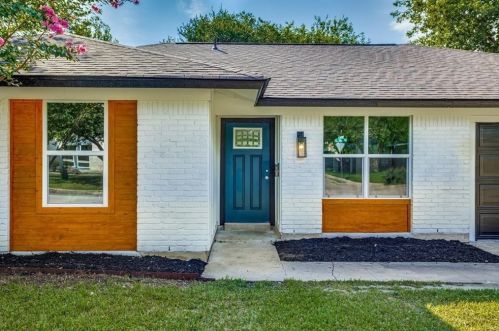 6220 Blarwood Dr, Austin TX  78745-4349 exterior