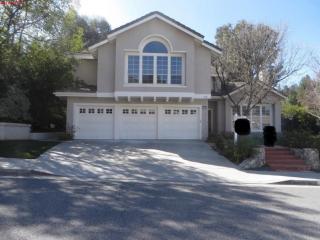 22354 Cairnloch St, Calabasas, CA 91302-5873
