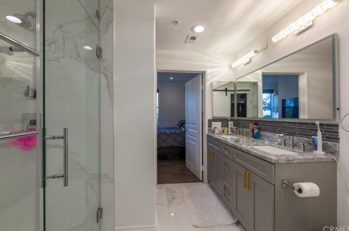 2156 Watermarke Pl, Irvine CA  92612-7691 exterior