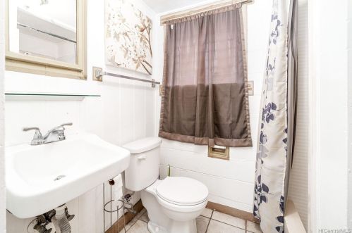 3115 Castle St, Honolulu HI  96815-3828 exterior