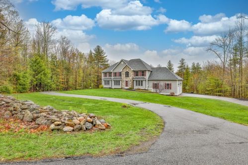 840 River Rd, Weare, NH 03281-5203