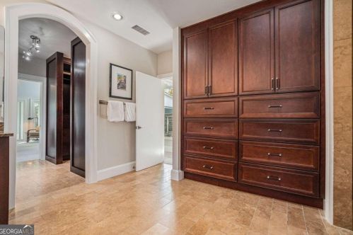 887 Berkshire Rd, Atlanta GA  30324-4929 exterior