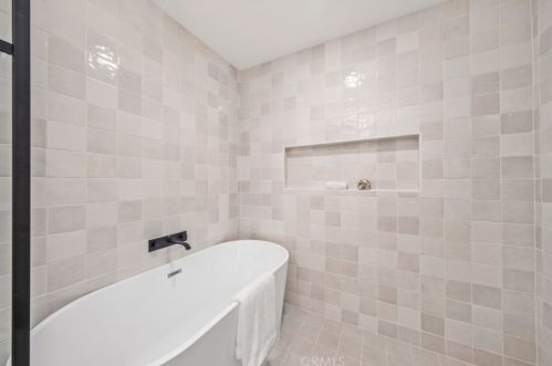 5261 Allott Ave, Van Nuys CA  91401-5902 exterior