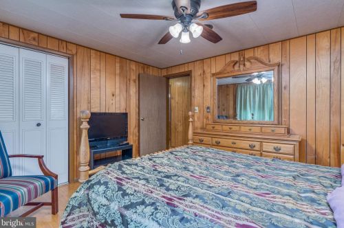 857 Oregon Trl, Harpers Ferry WV 25425-3144 exterior