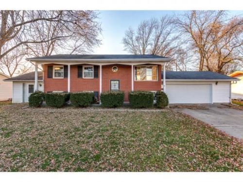 1019 Madison St, Allenville, IL 61951-2325