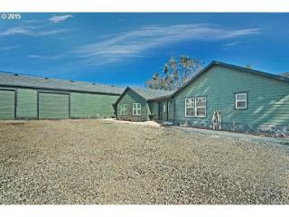 1157 Troost St, Roseburg, OR 97471-1896