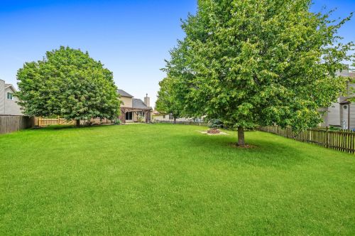 1445 Shaman Dr, Lemont IL  60490-5572 exterior