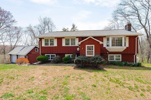 10 Standish Dr, East Hampton, CT 06447-1004