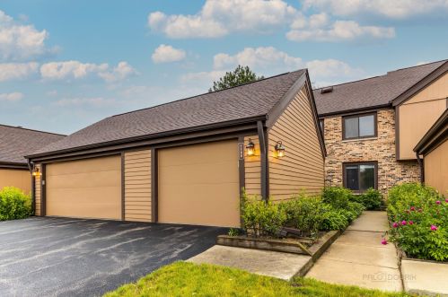 1190 Franklin Ln, Buffalo Grove, IL 60089-1225