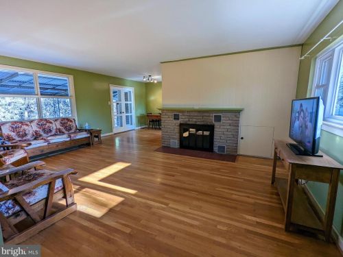 308 Village Rd, Harrisburg, PA 17112-2440