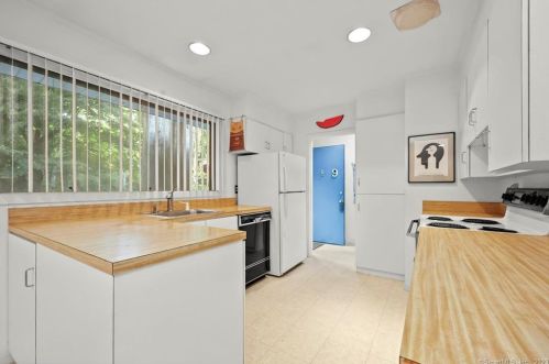 9 Wayfaring Rd, Norwalk, CT 06851-2511