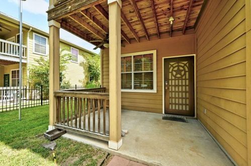 1102 Clermont Ave, Austin TX  78702-5215 exterior