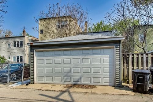 1243 Newport Ave, Chicago IL  60657-1421 exterior