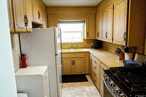 4638 Edgewood Pl, Riverside CA  92506-1027 exterior