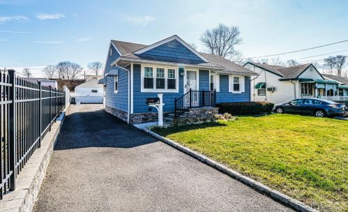 32 Waltuma Ave, Edison, NJ 08837-2821