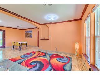 4811 Creekwood Rd, Austin TX  78723-5325 exterior