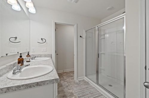 61 Chastain Cir, Newnan GA  30263-8640 exterior