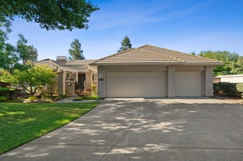9500 Golf Course Ln, Elk Grove, CA 95758-4164