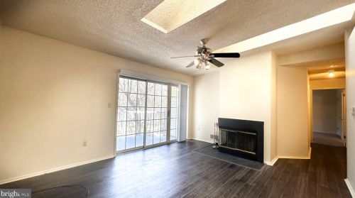 37 Chambord Ct, Trenton, NJ 08619-4704