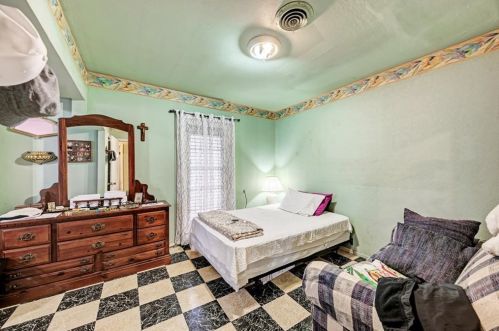 1617 Ashberry Dr, Austin TX  78723-1106 exterior