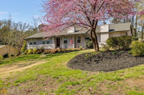 2635 Grant Cir, Kennesaw, GA 30152-4330